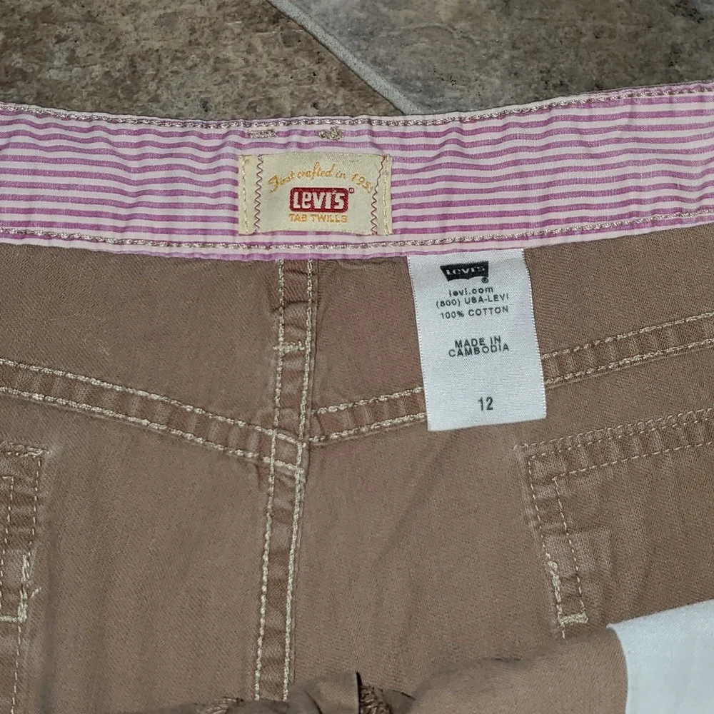 Levi's Khaki Cargo Capri Pants